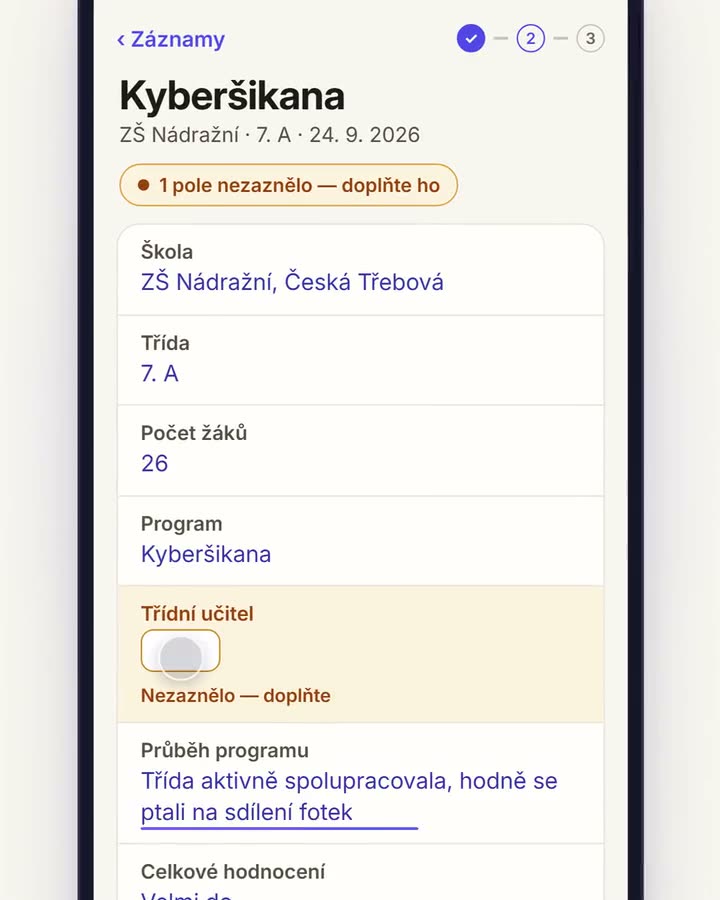 Kontrola v aplikaci: vyplněná pole a jedno pole, které nezaznělo, označené k doplnění.